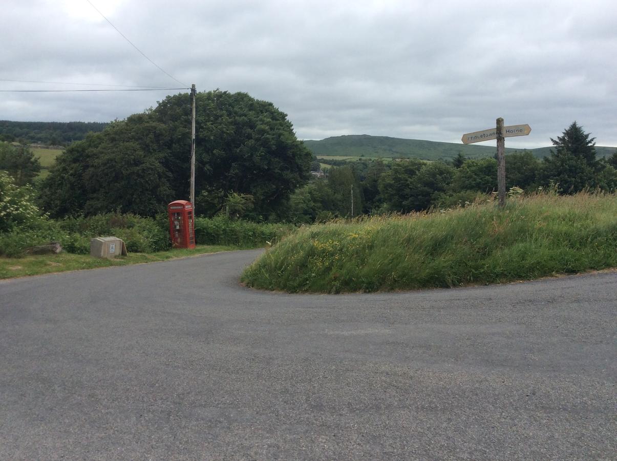 The Forest Inn Dartmoor Йелвертън Екстериор снимка